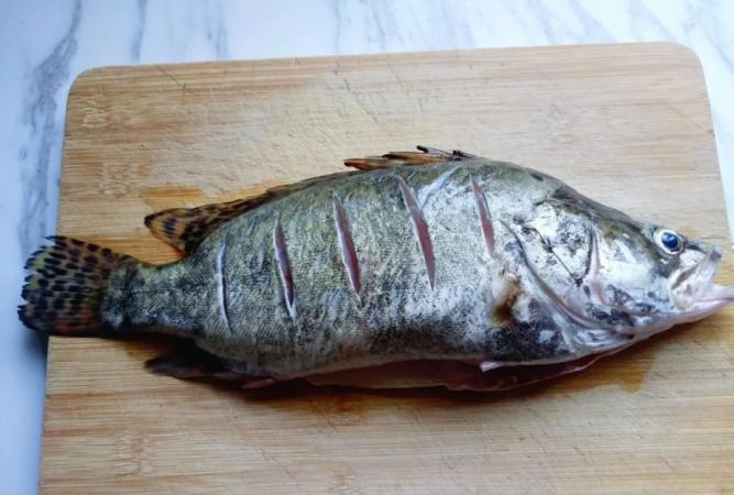 清蒸魚處理步驟